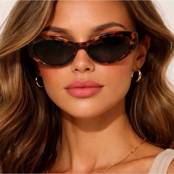 Versace Tortoise Shell Sunglasses - Picture 3 of 8